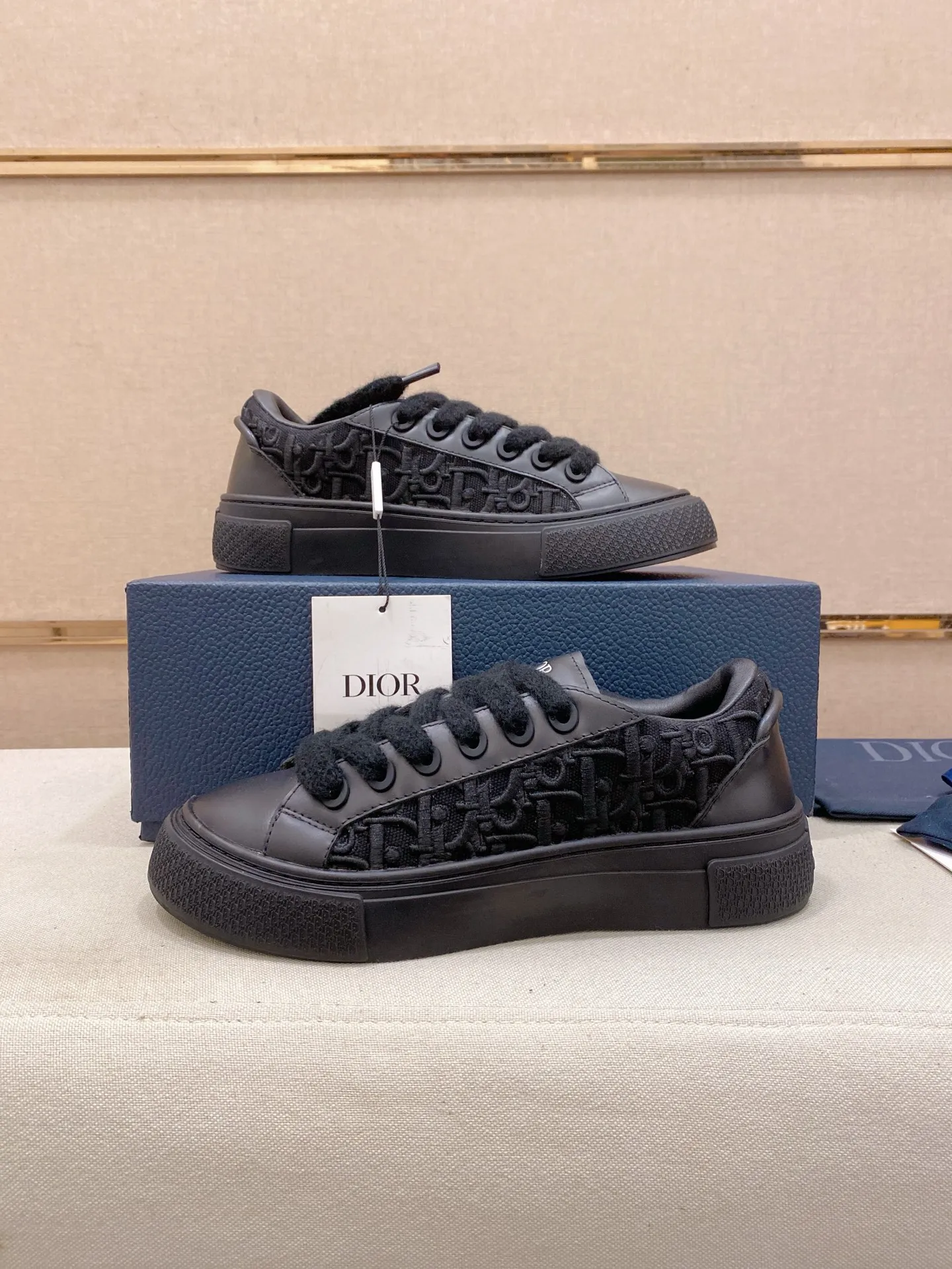 Factory price: 300 Men's shoes 💰[Dior·Dior] Top 🔍Couple style 💏🔍New casual sports style couple shoes, new four-season design, perfect workmanship, lace-up lazy style to create cabinet quality, upper: imported first-layer cowhide, sheepskin lining is soft and comfortable, ultra-light TPU wear-resistant outsole, simple, versatile fashion men's shoes, excellent color code number 35--44
